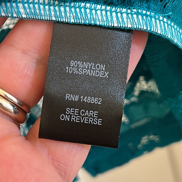 NWT Torrid sheer stretch lace top, size 3X - Picture 4 of 7